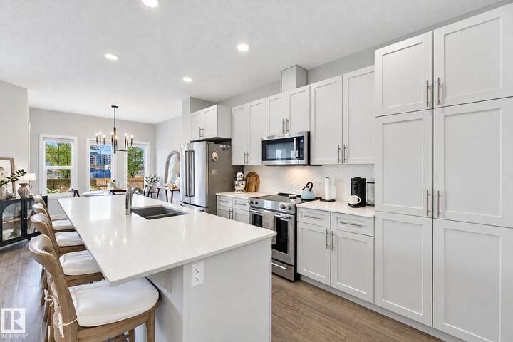 Property Photo:  818 Cavanagh Heath SW  AB T6W 3Y1 
