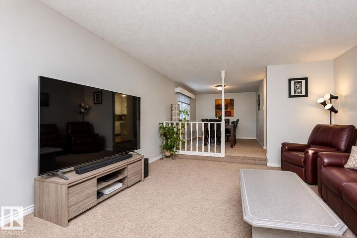 Property Photo:  29 Grenfell Avenue  AB T8N 1S3 