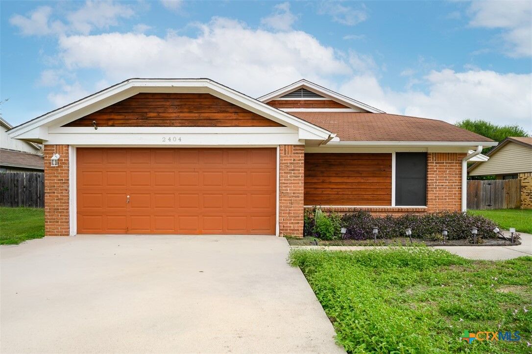 Property Photo:  2404 Lago Trail  TX 76543 