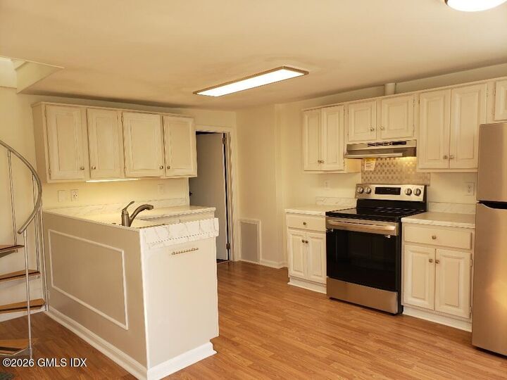Property Photo: 144 Pine Street B CT 06830