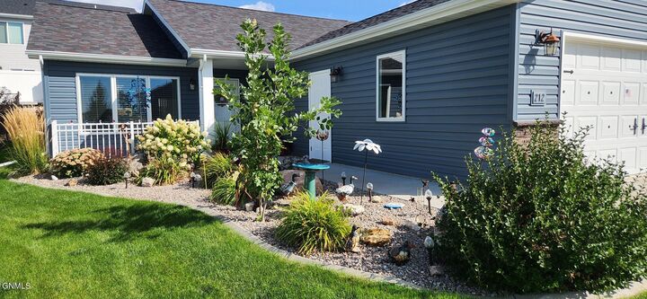 Property Photo:  212 Huron Drive  ND 58503 