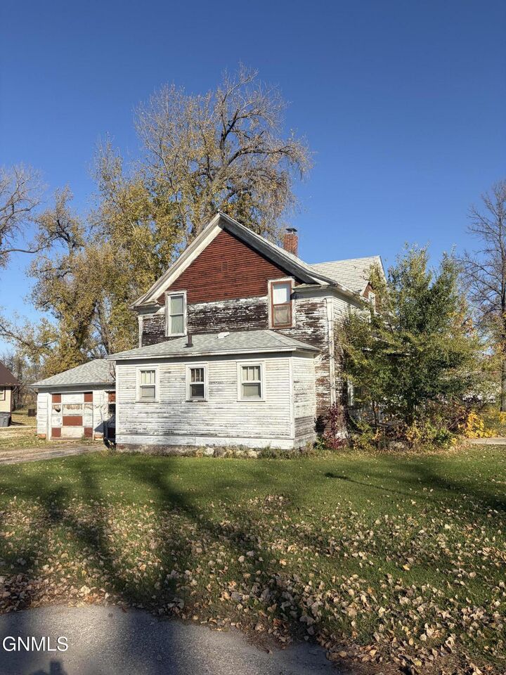 Property Photo: 200 1st Avenue NE ND 58483