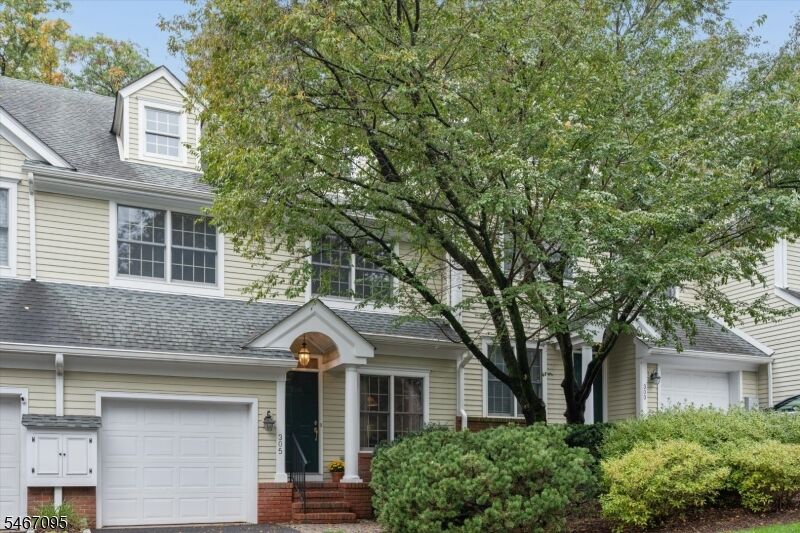 Property Photo: 305 Huntington Ct NJ 07481