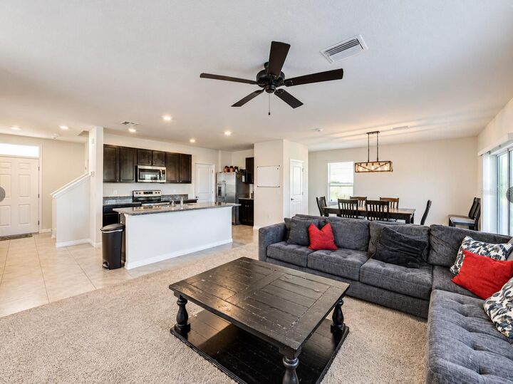 Property Photo:  10940 Trailing Vine Drive  FL 33610 
