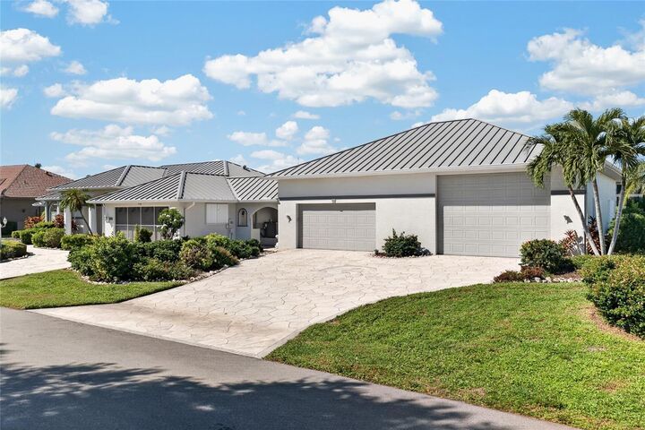 Property Photo:  112 Great Isaac Court  FL 33950 