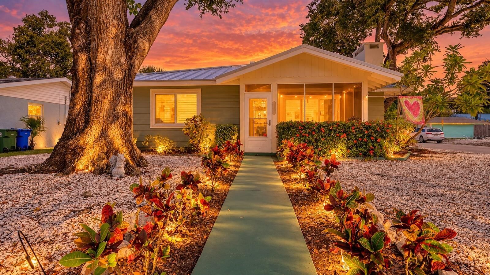 Property Photo: 1602 18th Avenue W FL 34205