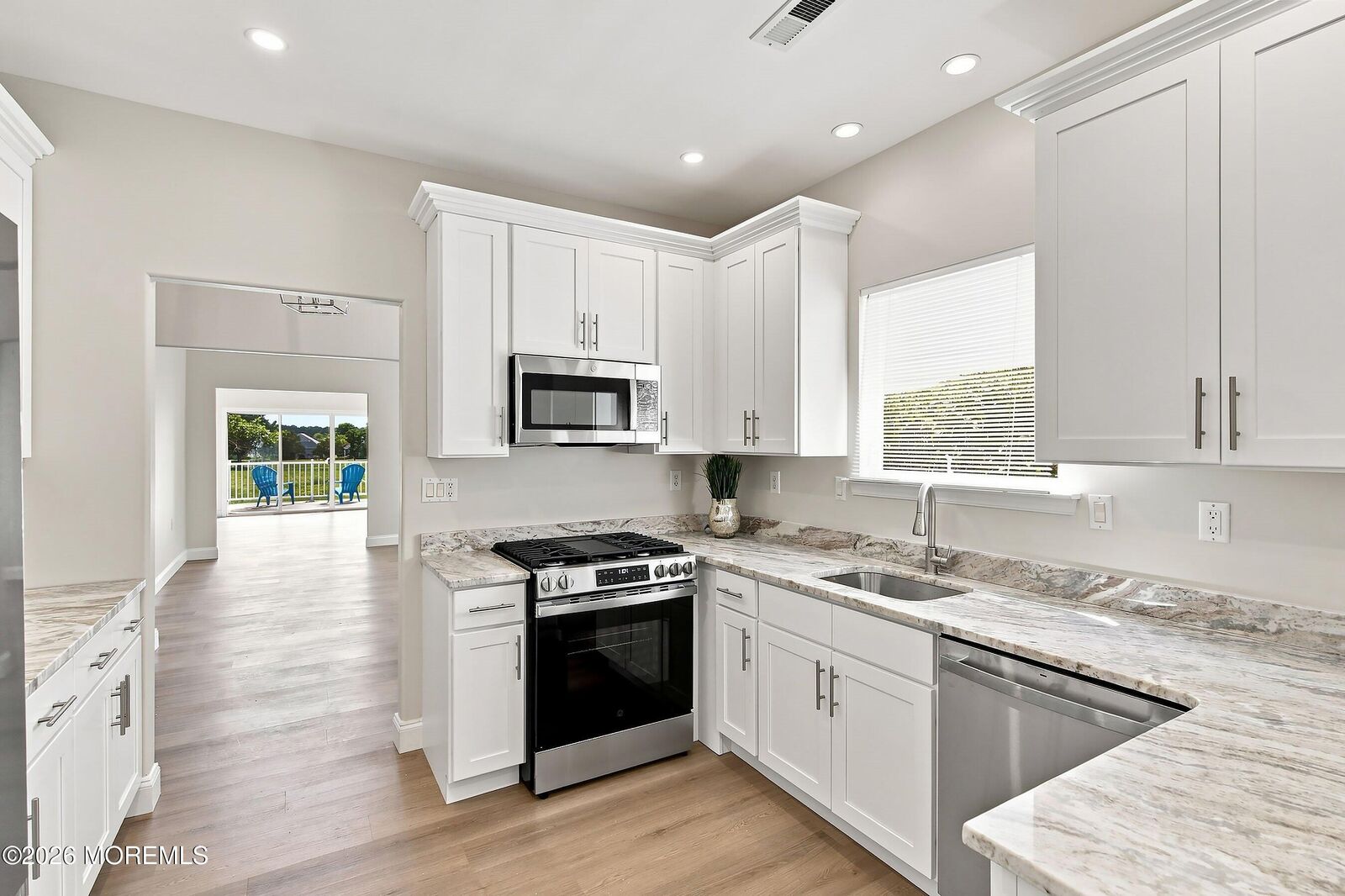 Property Photo:  12 Dunrovin Court  NJ 08759 