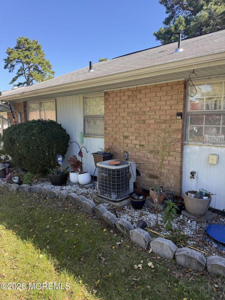 Property Photo:  8B Yorkshire Court  NJ 08759 