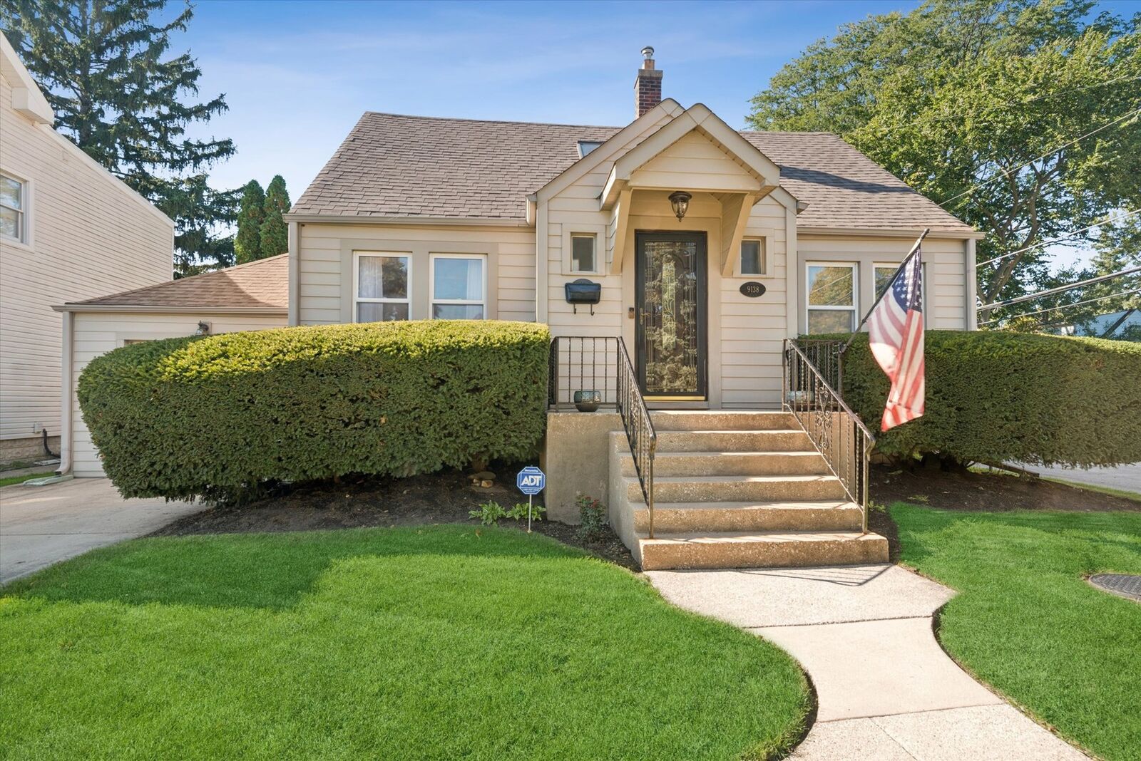 Property Photo: 9138 Belleforte Avenue IL 60053
