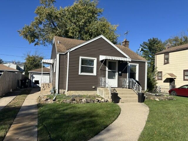 Property Photo:  2424 S 13th Avenue  IL 60155 