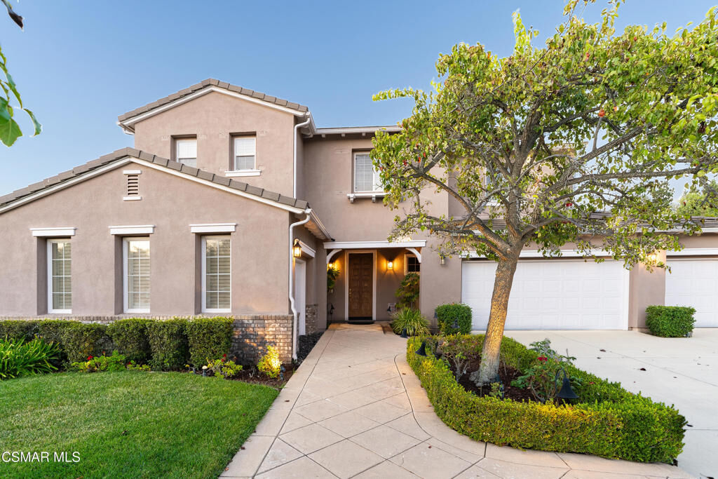 Property Photo:  484 Via Helena  CA 91320 