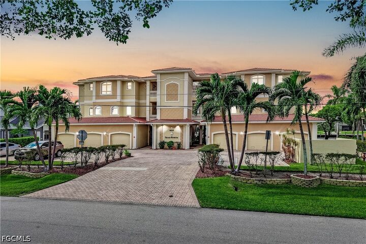 Property Photo:  4610 SE 5th Place 201  FL 33904 