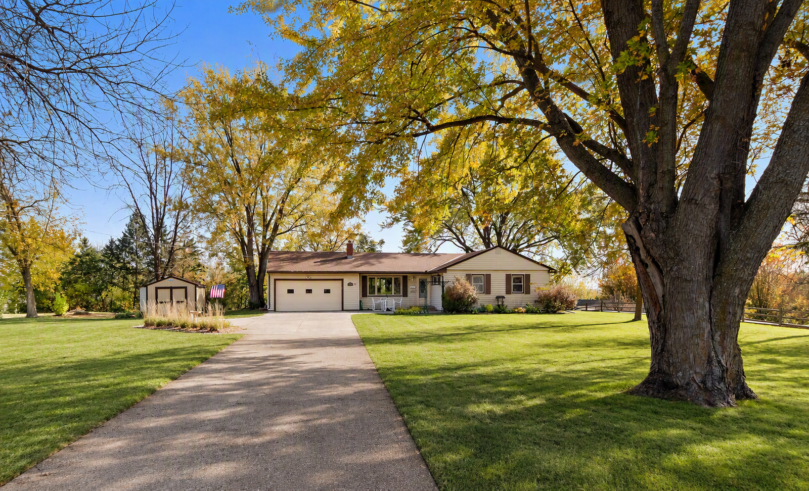 Property Photo: 608 E 2nd Street MN 55387