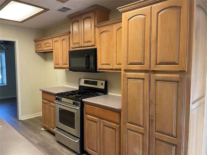 Property Photo: 5816 Chadsford Court TX 76148