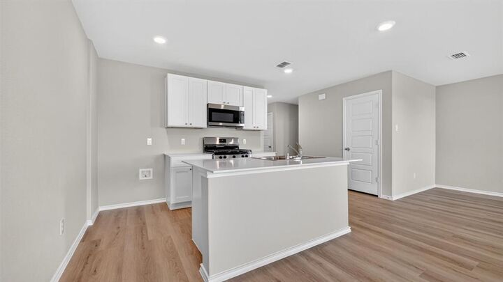 Property Photo: 2220 Bakersfield Drive TX 76036
