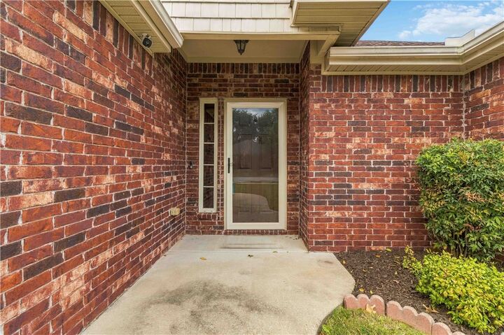 Property Photo:  4206 W Gascony Place  AR 72704 