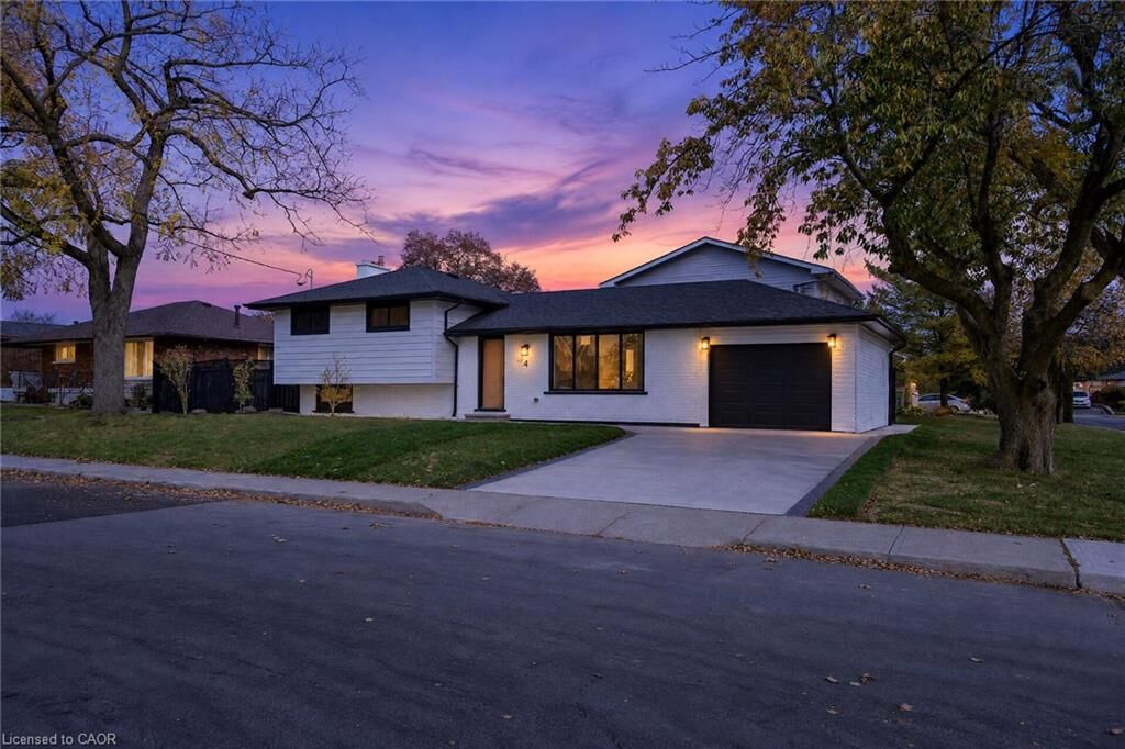 Property Photo:  4 Bermuda Court  ON L9C 2J8 