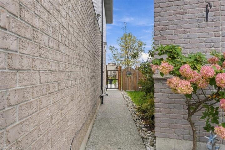 Property Photo:  317 Jacqueline Boulevard  ON L9B 2V7 