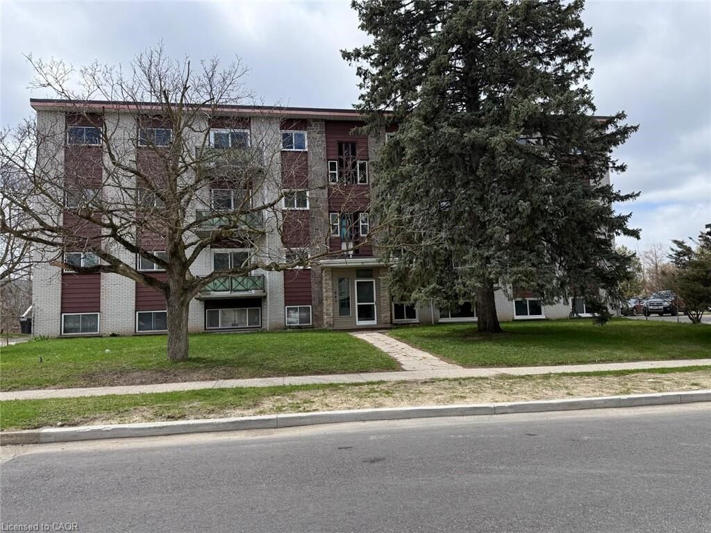Property Photo:  449 Hazel Street 6  ON N2L 3P7 