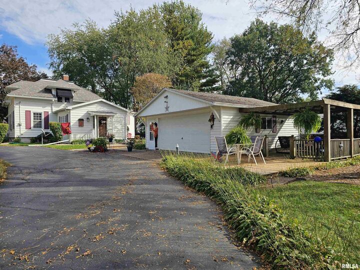 Property Photo: 52 W Dayton Street IL 61401