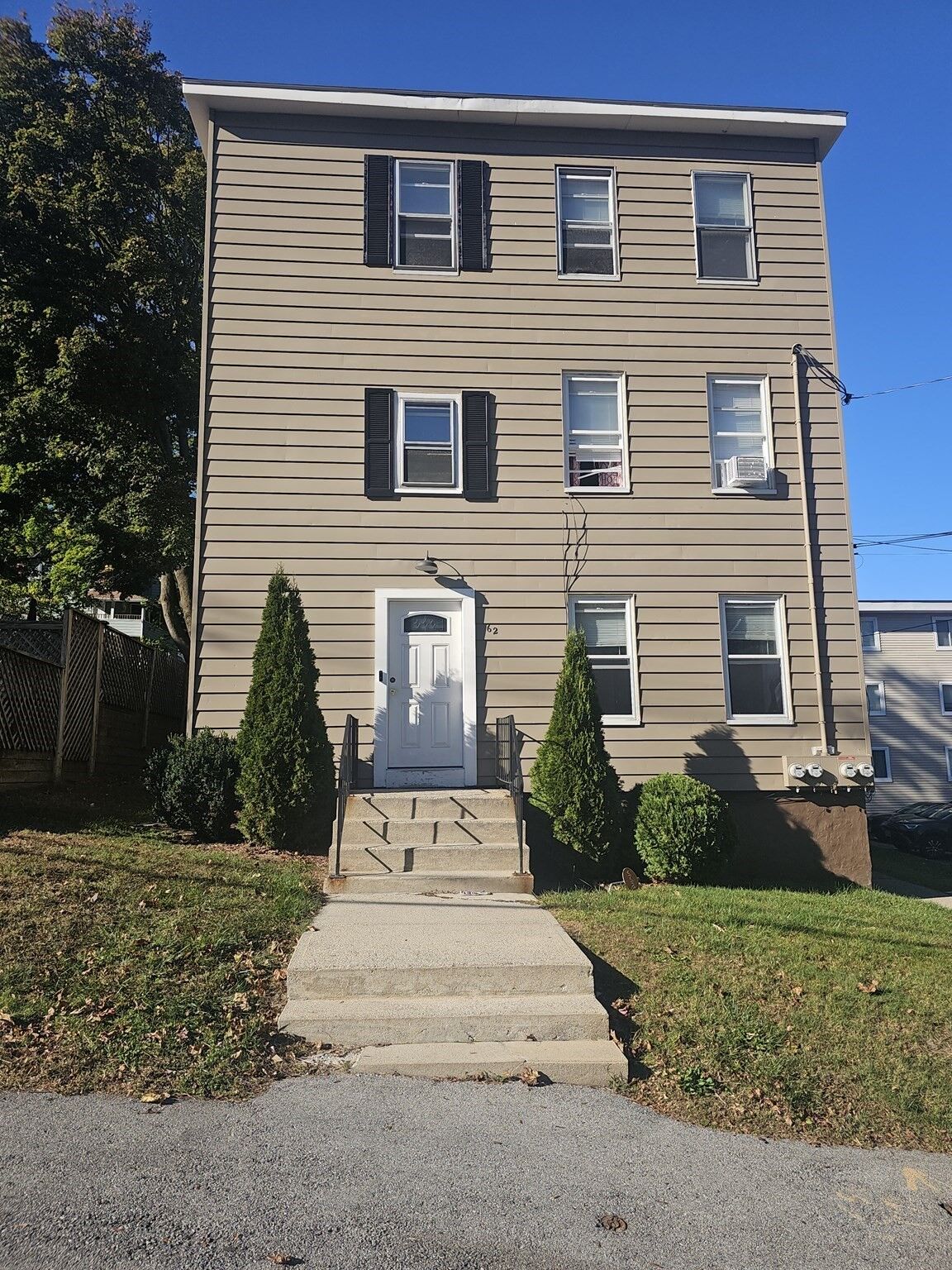 Property Photo:  62 Whipple St 1  MA 01607 