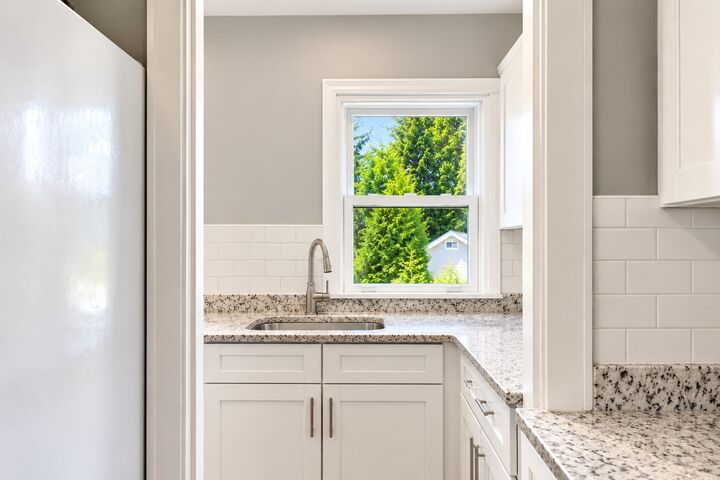 Property Photo:  17 Grant St 1  MA 02420 