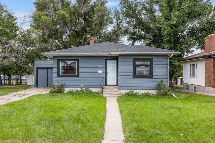 Property Photo: 337 4 Street SW AB T1A 4E7
