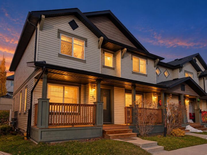 Property Photo:  105 Drake Landing Common 87  AB T1S 0C9 