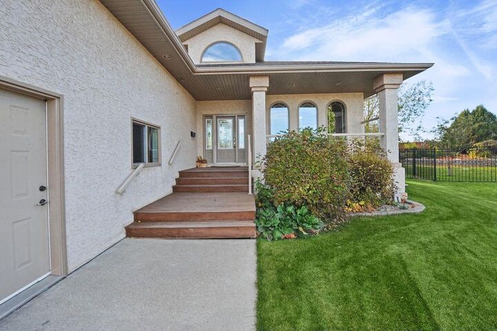 Property Photo:  516 Park Ridge Close  AB T4V 4V2 