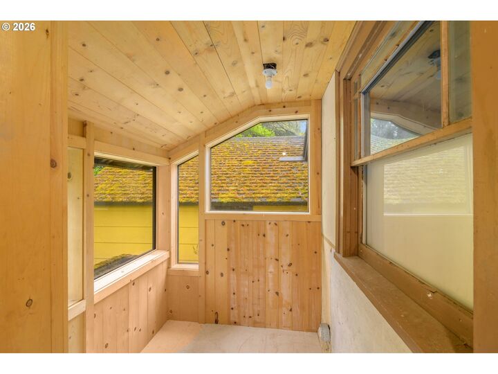 Property Photo: 8220 SW Canyon Dr OR 97225