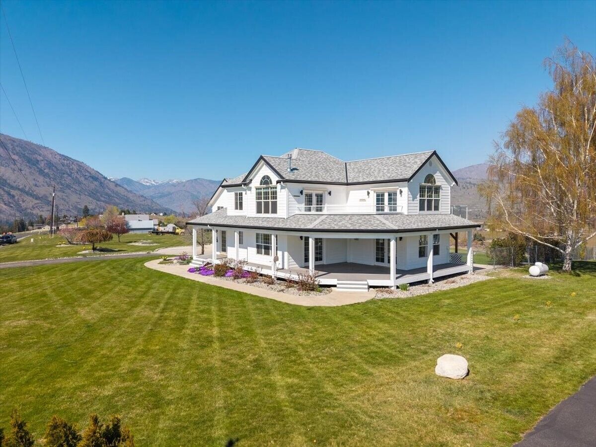 Property Photo: 1190 Summit Boulevard WA 98831