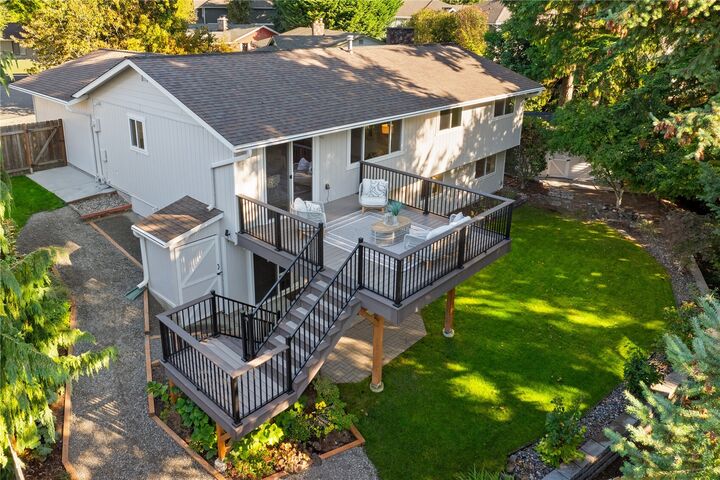 Property Photo:  2605  Camas Avenue NE  WA 98056 