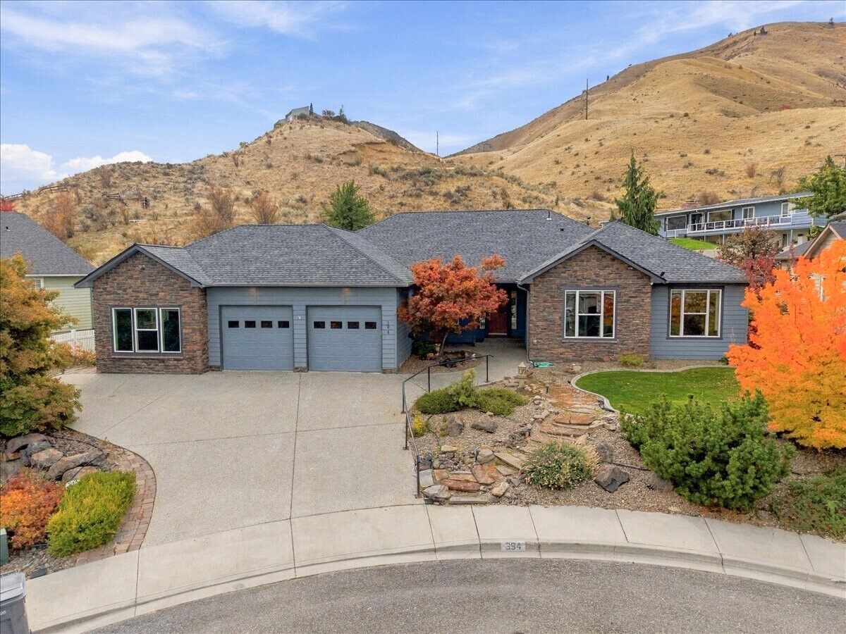 Property Photo:  394  Lars Lane  WA 98801 