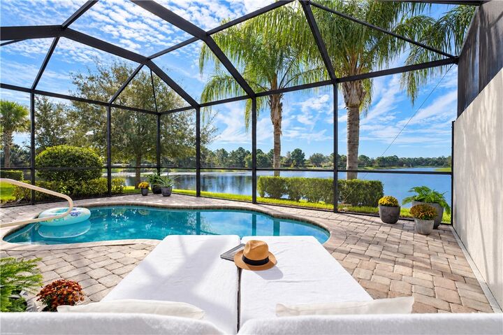 Property Photo:  4423 Beauty Leaf Circle  FL 32967 