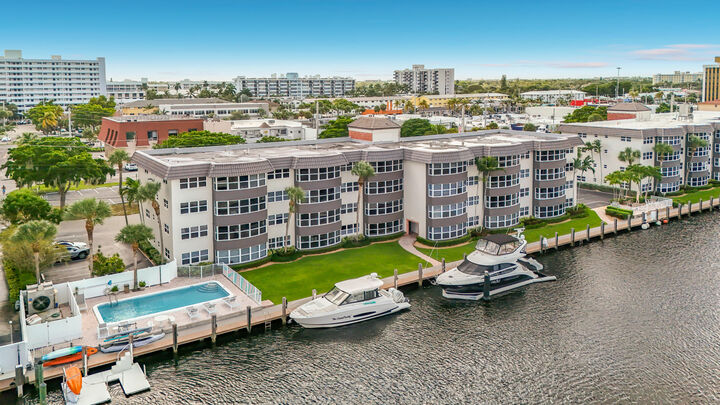 Property Photo:  3121 NE 51st Street NE 102E  FL 33308 