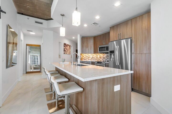 Property Photo:  300 S Australian Avenue 805  FL 33401 