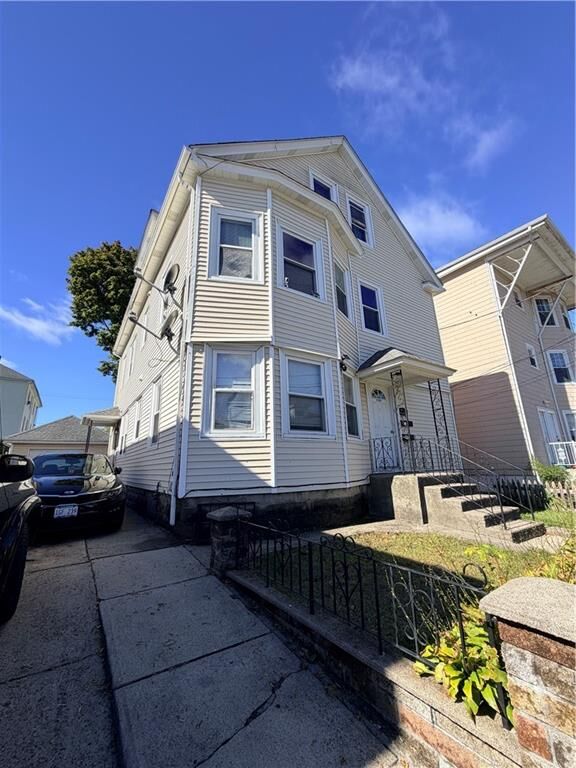 Property Photo:  