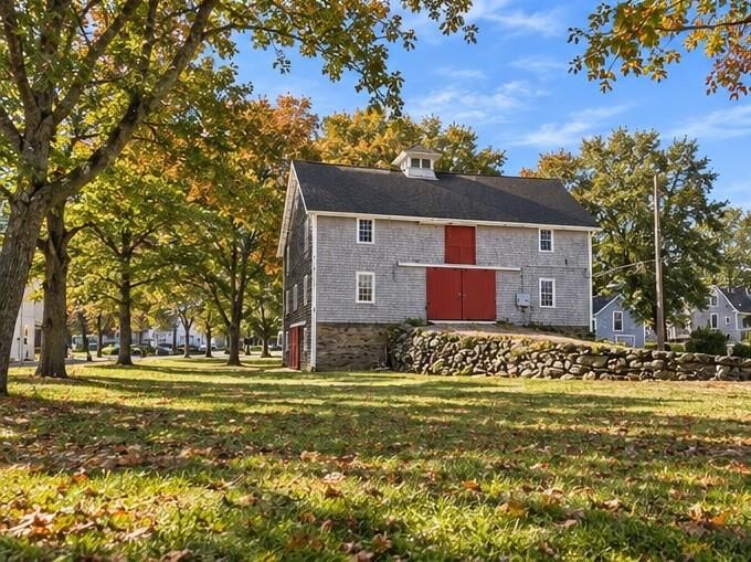 Property Photo: 2967 East Main Road RI 02871
