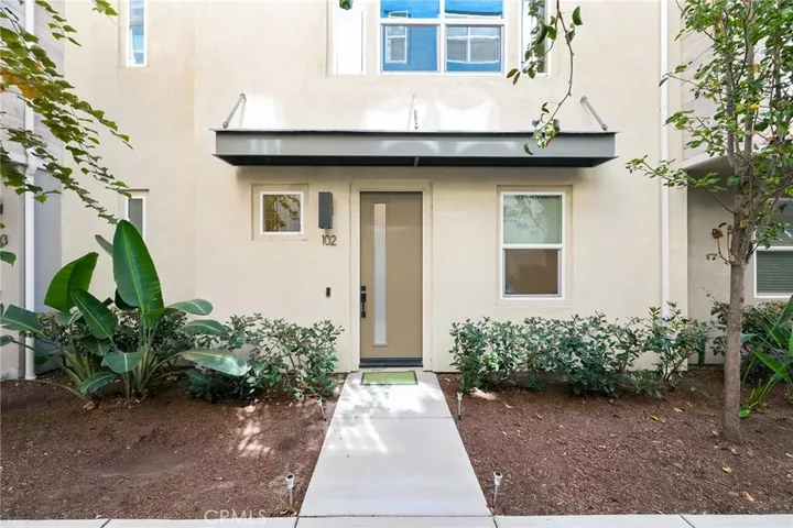 Property Photo: 969 E Mason Lane 102 CA 92805