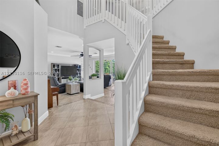 Property Photo: 331 Fairmont Way FL 33326