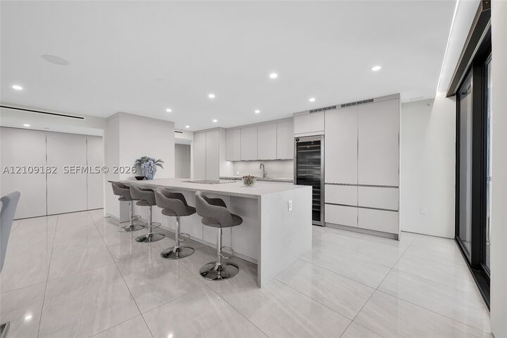 Property Photo:  9 Island Ave 714  FL 33139 