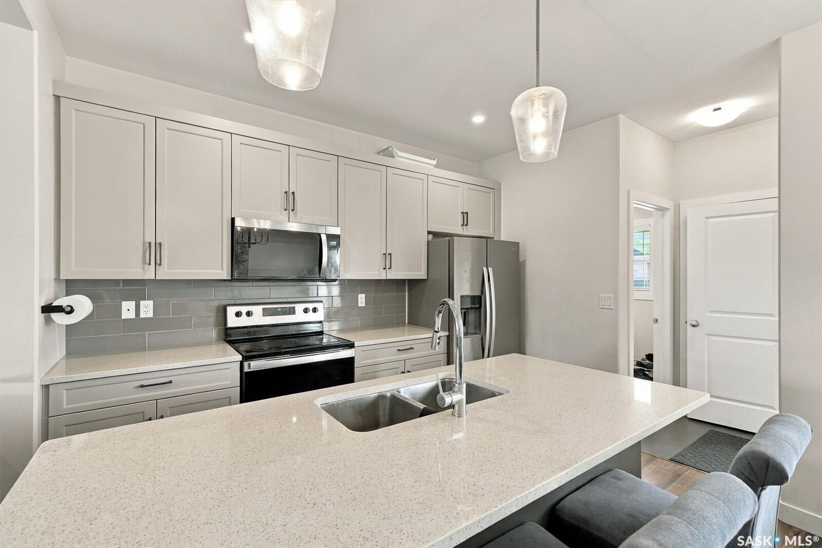 Property Photo: 661 Feheregyhazi Boulevard SK S7W 0Z4