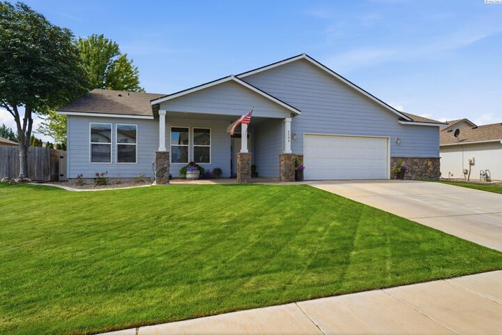 Property Photo:  5504 Coolidge Ct  WA 99301 