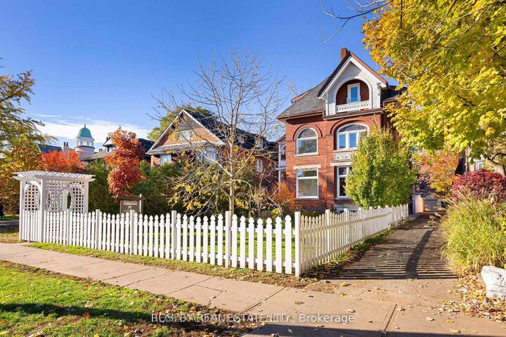 Property Photo:  178 High Park Avenue Main  ON M6P 2S4 