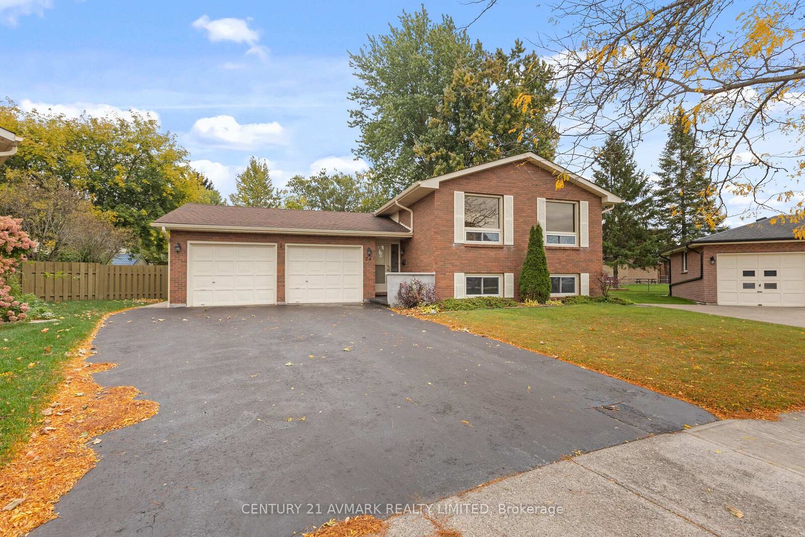 Property Photo:  24 Huntington Circle  ON L3C 6J4 