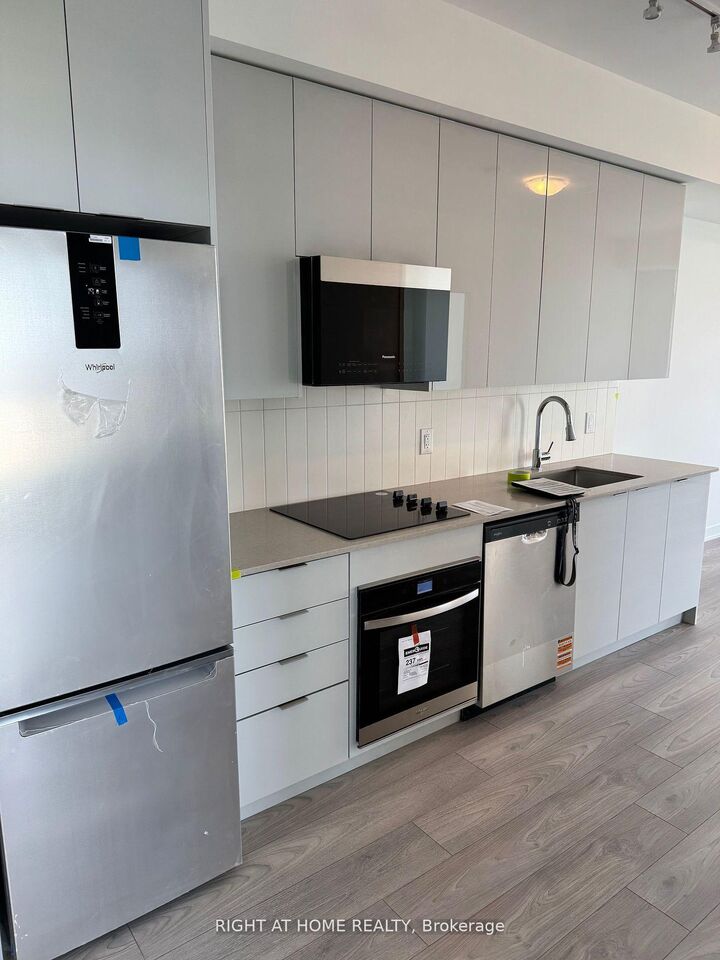Property Photo:  474 Caldari Road 2305  ON L4K 0R5 