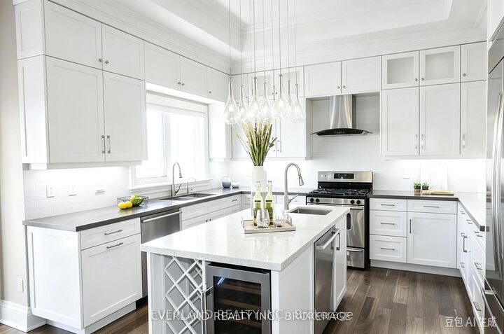 Property Photo:  472 Spring Gate Boulevard  ON L4J 5C7 