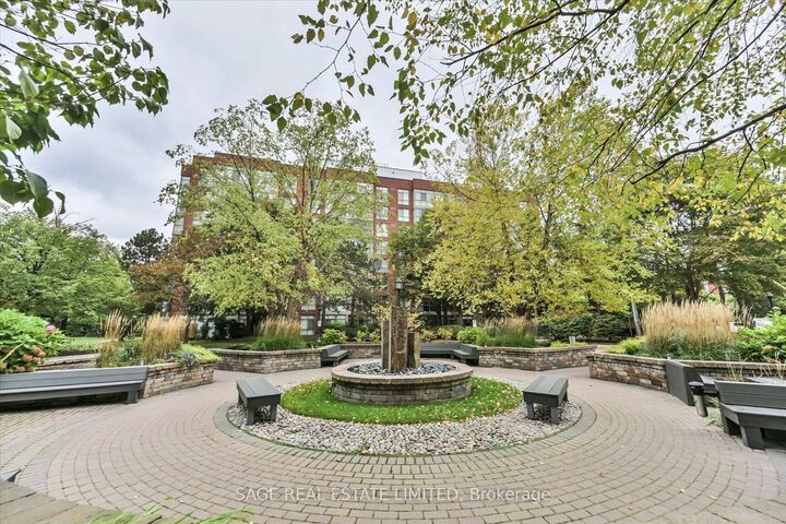 Property Photo:  24 Southport Street 846  ON M6S 4Z1 