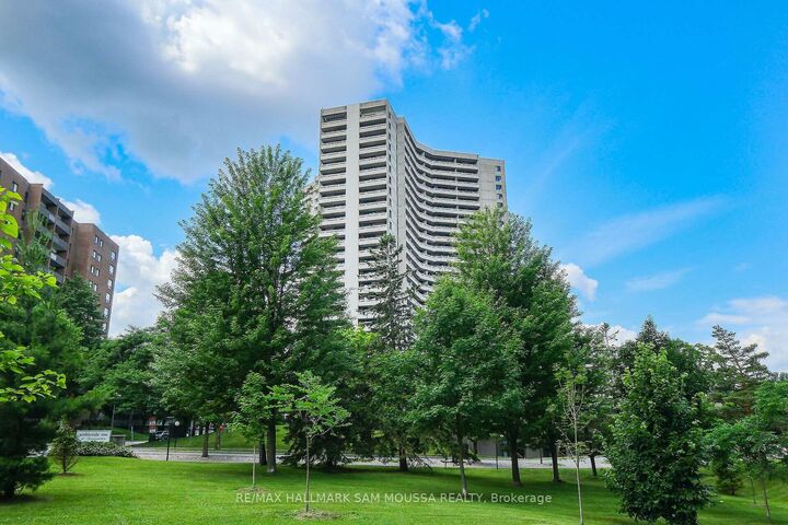 Property Photo: 1171 Ambleside Drive 1309 ON K2B 8E1