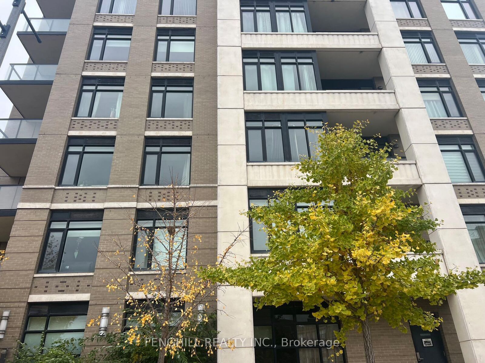 Property Photo:  111 Upper Duke Crescent 911  ON L6G 0C8 